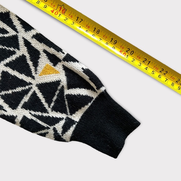 Yecca Vecca Sweater | Womens Small - Picture 7 of 10